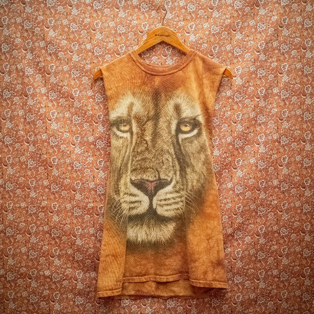 Lion The Mountain Tank Top Cut Off